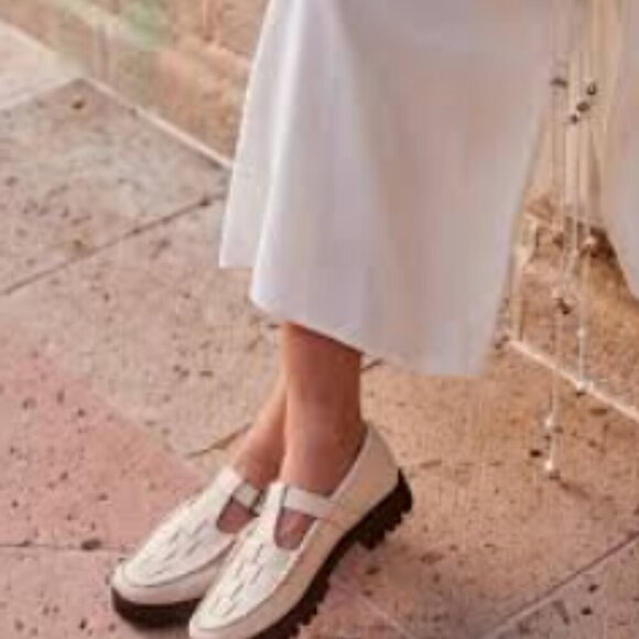 G.H. Bass & Co. Cream Loafers - Picture 1 of 6